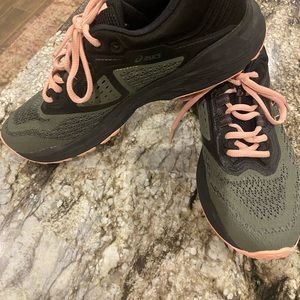 Woman’s ASICS Tennis shoes